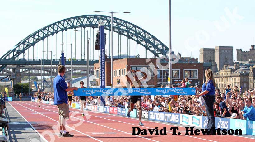 Mo Farah wins the 2 miles at the 2012 BUPA Great North CityGames.